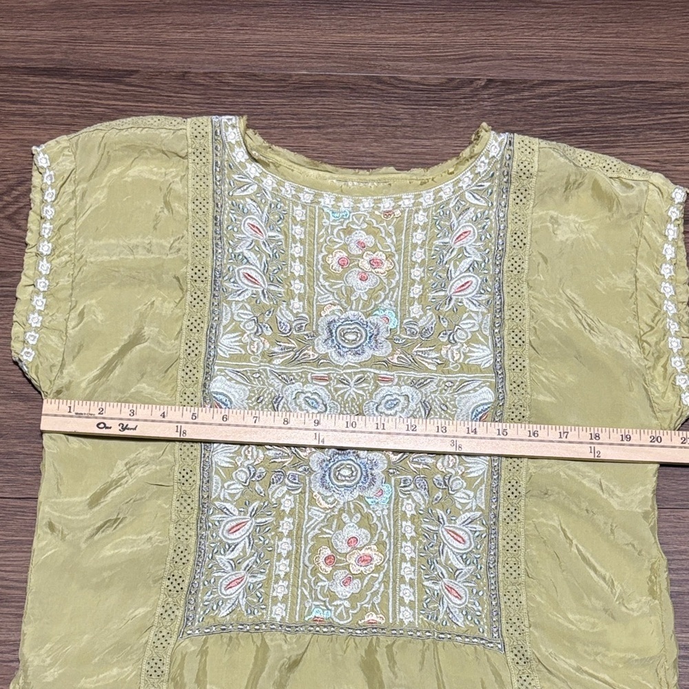 Johnny Was Silk Cupra Embroidered Boho Blouse Olive Floral XS - Picture 5 of 6